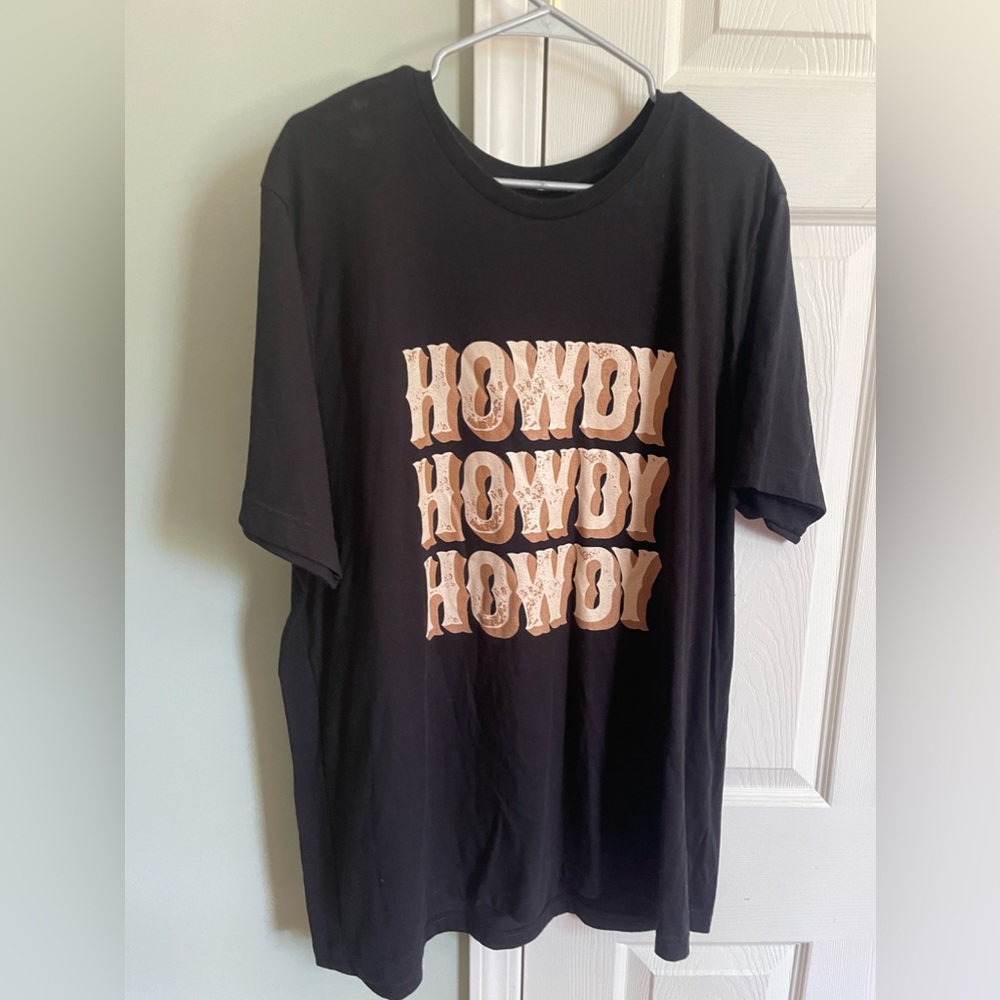 Howdy graphic tee!